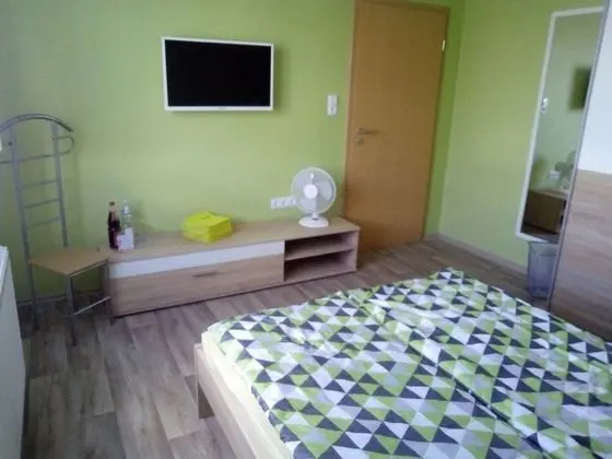 Standard Tek Büyük Yataklı Oda, Ortak Banyo (1. OG)
