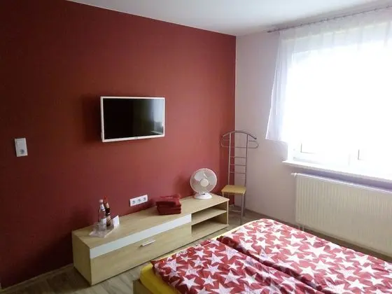 Standard Tek Büyük Yataklı Oda, Ortak Banyo (1. OG)