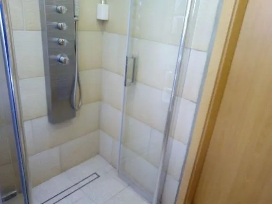 Standard Tek Büyük Yataklı Oda, Ortak Banyo (1. OG)