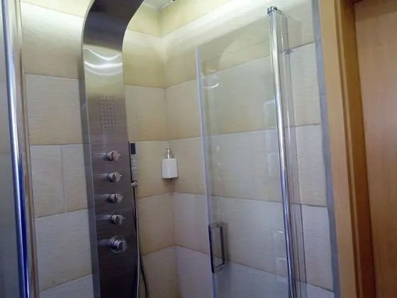 Standard Tek Büyük Yataklı Oda, Ortak Banyo (1. OG)