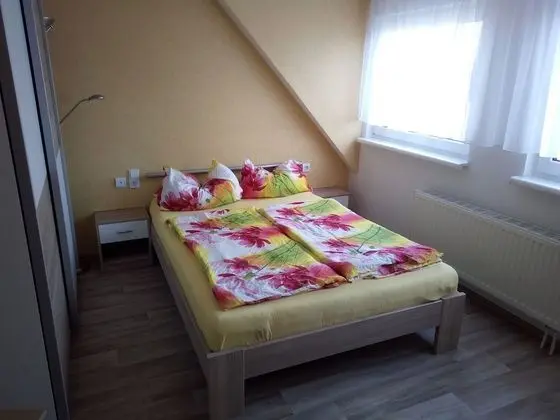 Tek Büyük Yataklı Oda, Ortak Banyo (2. OG)