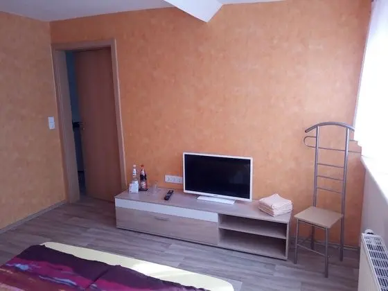 Tek Büyük Yataklı Oda, Ortak Banyo (2. OG)
