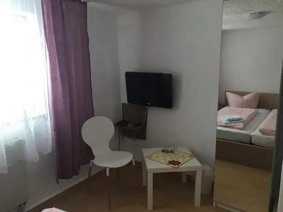 Basic İki Ayrı Yataklı Oda, Ortak Banyo (3)