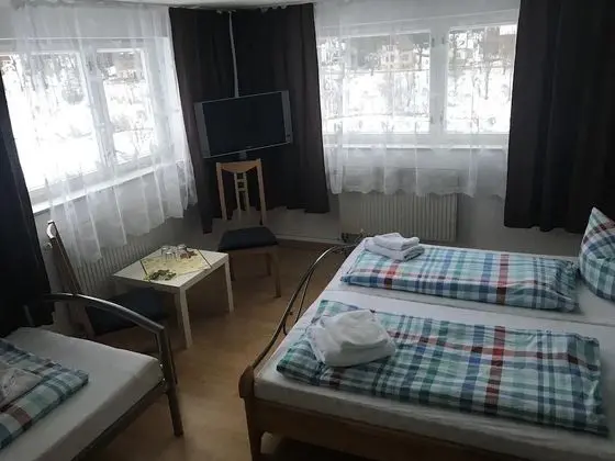 Tek Büyük Yataklı Oda, Ortak Banyo (9)