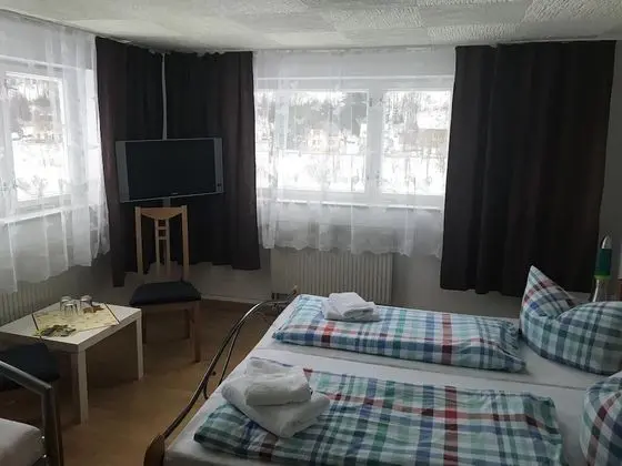 Tek Büyük Yataklı Oda, Ortak Banyo (9)