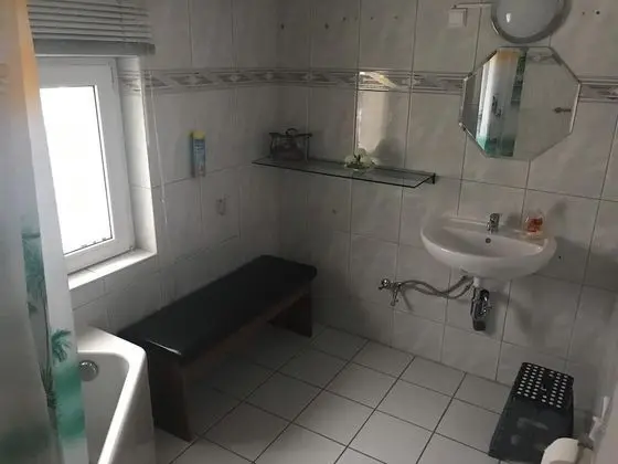 Tek Büyük Yataklı Oda, Ortak Banyo (9)