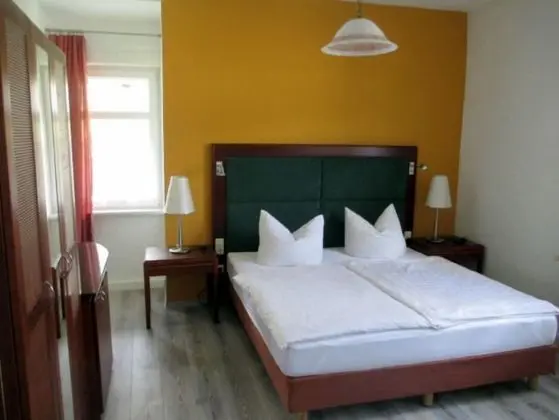 Büyük Yataklı Tek Kişilik Oda