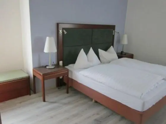 Büyük Yataklı Tek Kişilik Oda