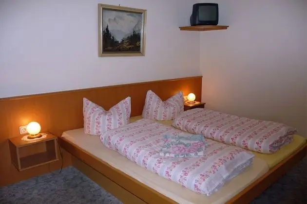 Büyük Yataklı Tek Kişilik Oda