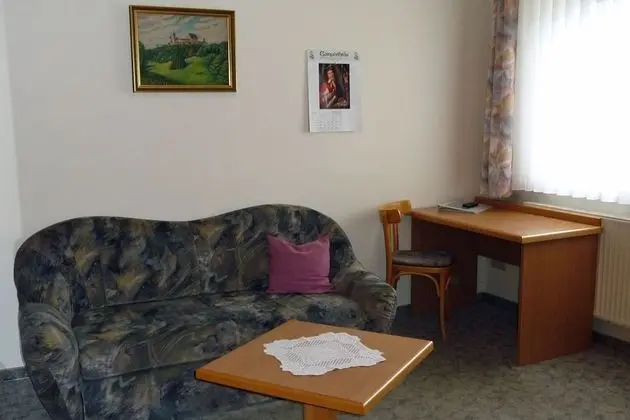 Büyük Yataklı Tek Kişilik Oda