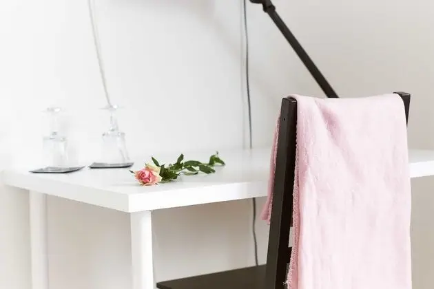 İki Ayrı Yataklı Oda, Ortak Banyo