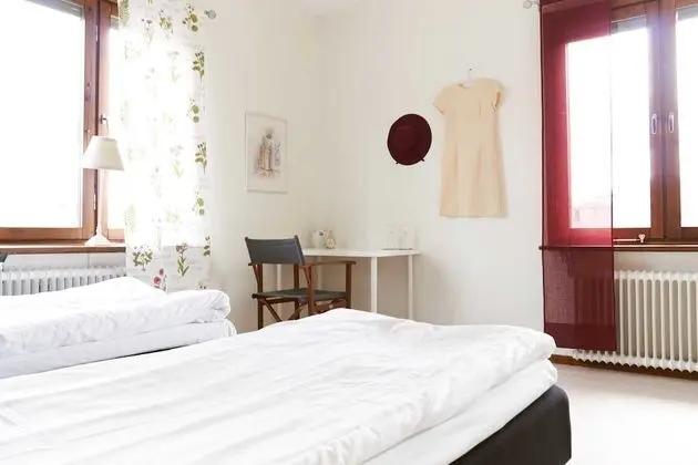 İki Ayrı Yataklı Oda, Ortak Banyo