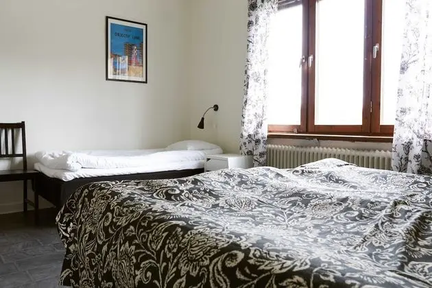 Üç Kişilik Oda, Ortak Banyo