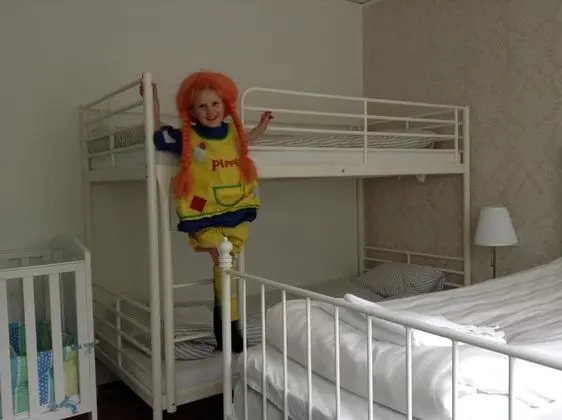 Family Oda (With baby cot)