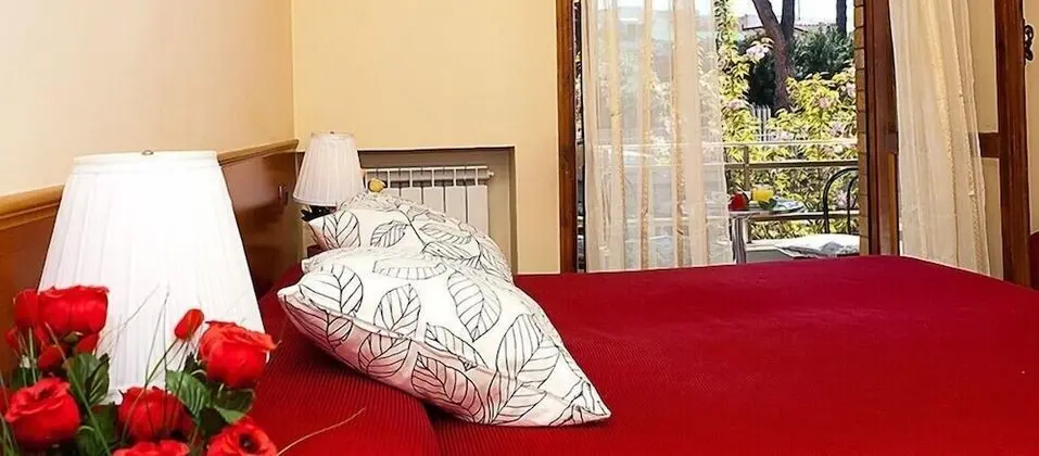 Büyük Yataklı Tek Kişilik Oda