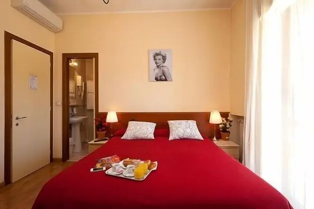 Büyük Yataklı Tek Kişilik Oda