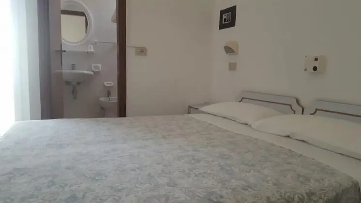 Basic Tek Büyük Yataklı Oda