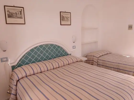 Üç Kişilik Oda