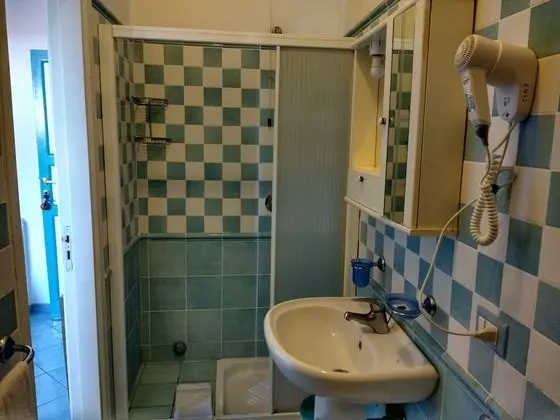 Üç Kişilik Oda