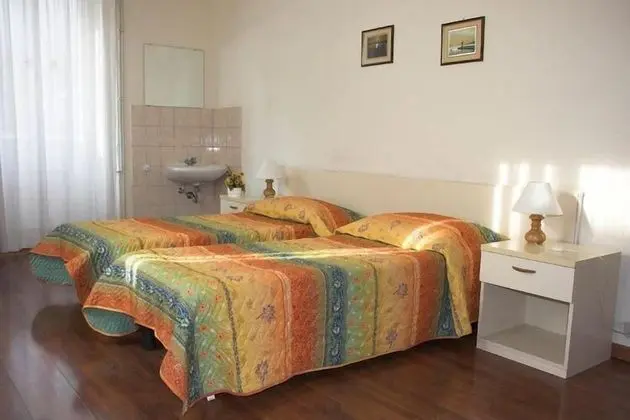 Üç Kişilik Oda, Ortak Banyo