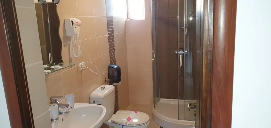 Premium Tek Büyük Yataklı Oda