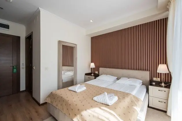 Comfort Tek Büyük Yataklı Oda, Balkon, Avlu Manzaralı