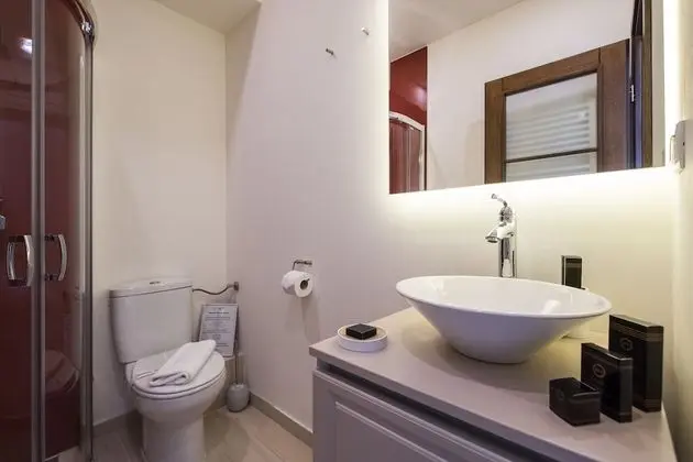 Comfort Tek Büyük Yataklı Oda, Balkon, Avlu Manzaralı