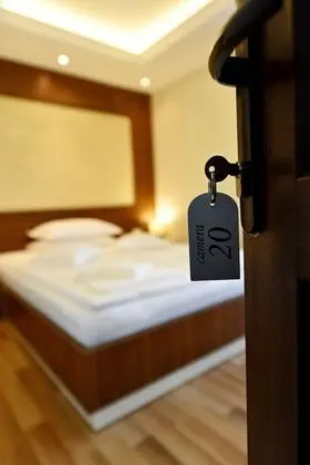 Deluxe Tek Büyük Yataklı Oda, Bahçe Manzaralı