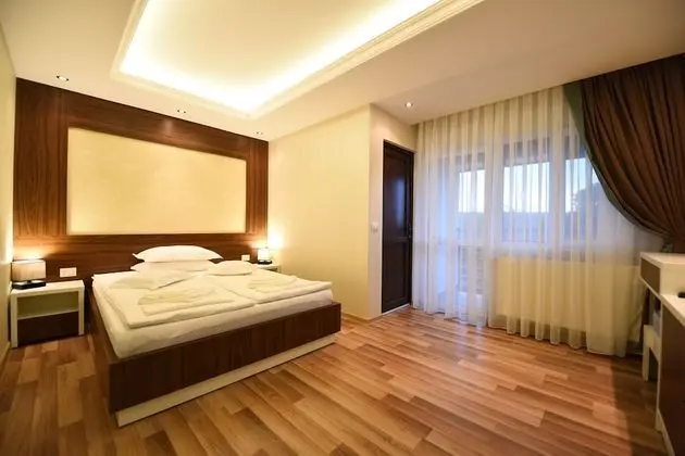Deluxe Tek Büyük Yataklı Oda, Bahçe Manzaralı