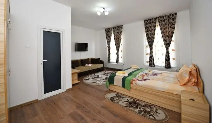 Üç Kişilik Oda