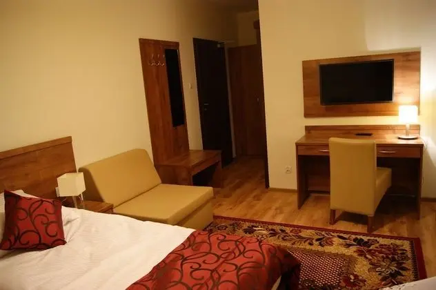 Tek Büyük veya İki Ayrı Yataklı Oda (2)