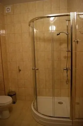 Tek Büyük veya İki Ayrı Yataklı Oda (2)