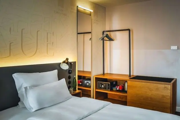 Penta Single Room