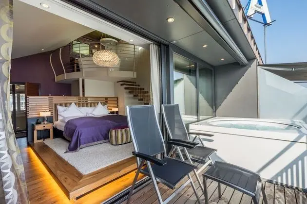 Penthouse Spa Suite Lakeside