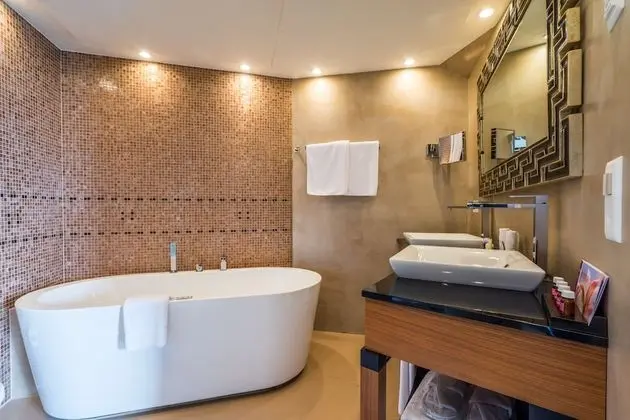 Penthouse Spa Suite Lakeside