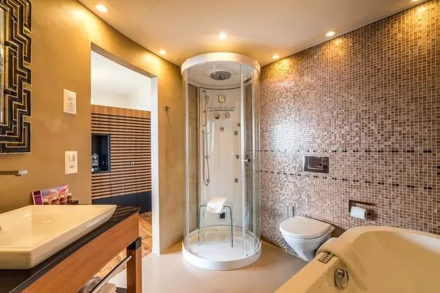 Penthouse Spa Suite Lakeside