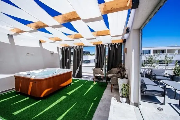 Panoramic Apart Daire, 2 Yatak Odası, Sıcak Su Havuzu, Deniz Manzaralı