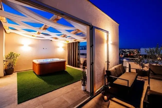Panoramic Apart Daire, 2 Yatak Odası, Sıcak Su Havuzu, Deniz Manzaralı