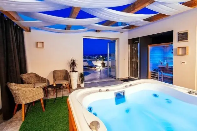 Panoramic Apart Daire, 2 Yatak Odası, Sıcak Su Havuzu, Deniz Manzaralı