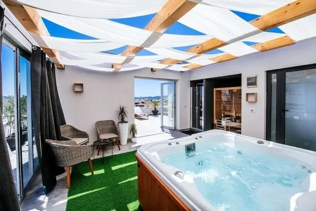 Panoramic Apart Daire, 2 Yatak Odası, Sıcak Su Havuzu, Deniz Manzaralı