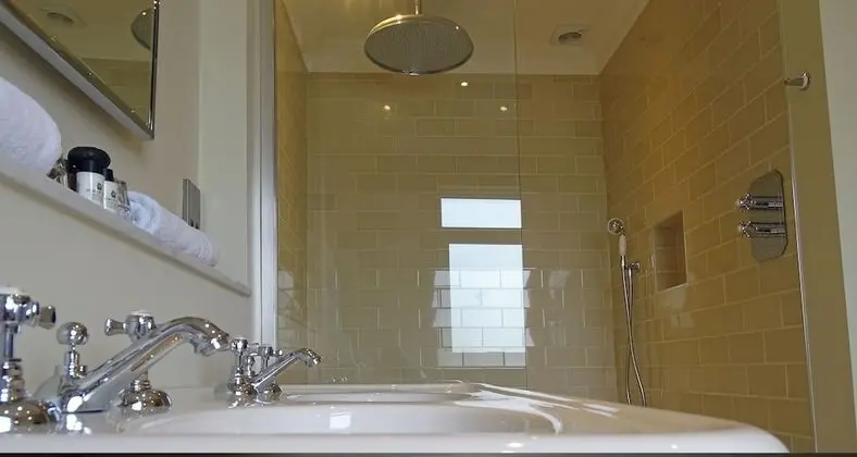 Honeymoon Tek Büyük Yataklı Oda