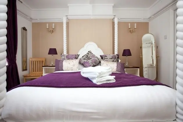 Tek Büyük Yataklı Oda, Zemin Kat (Four Poster Bed)