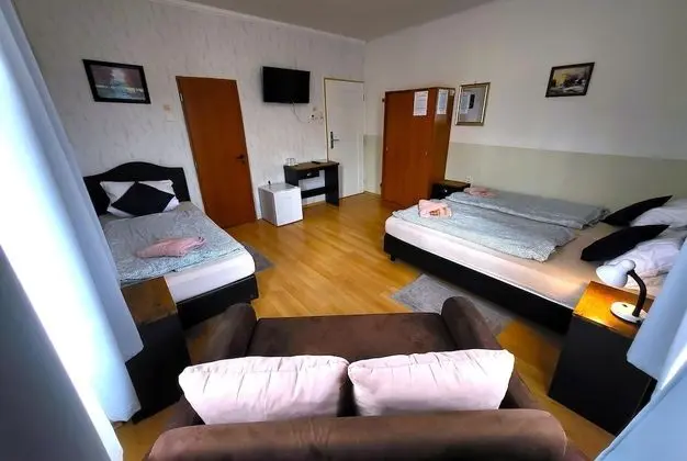 Üç Kişilik Oda