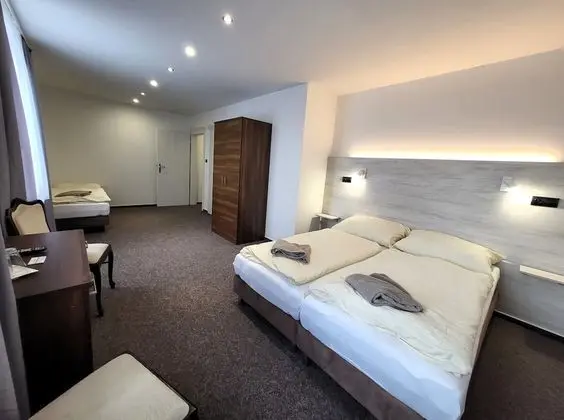 Üç Kişilik Oda