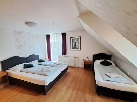 Üç Kişilik Oda