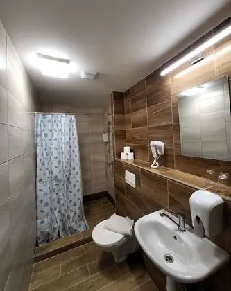 Üç Kişilik Oda
