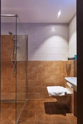 Business Tek Büyük Yataklı Oda