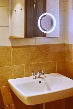 Business Tek Büyük Yataklı Oda