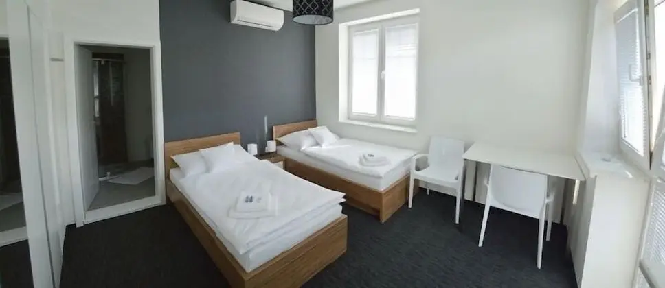Basic Tek Büyük veya İki Ayrı Yataklı Oda, Şehir Manzaralı (Balcony)
