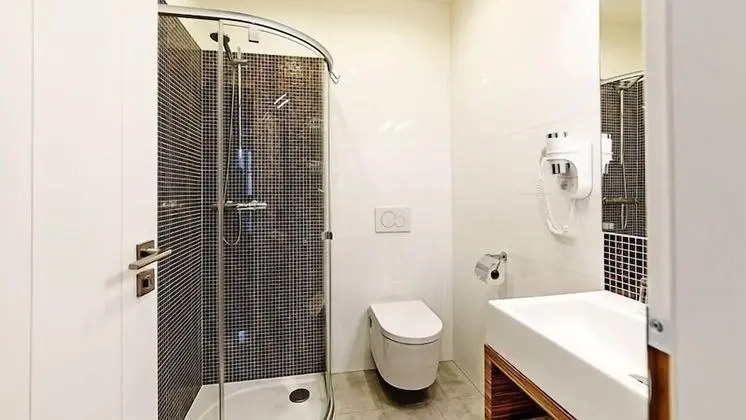 Basic Tek Büyük veya İki Ayrı Yataklı Oda, Şehir Manzaralı (Balcony)